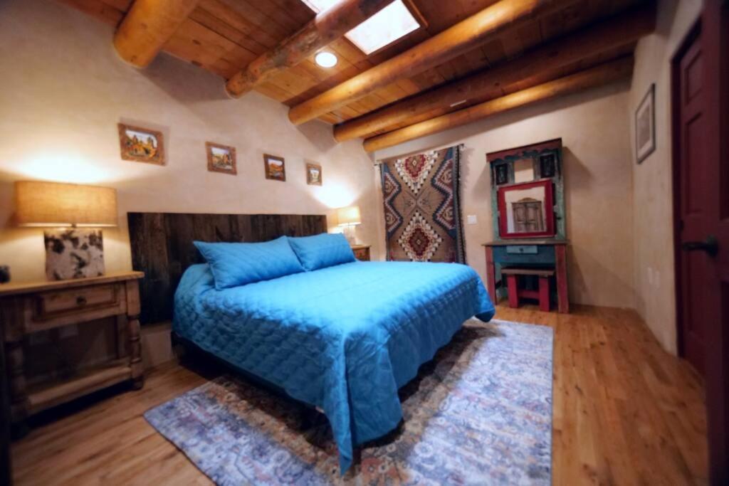 Magical Santa Fe Stay, Minutes From Town Square, Sleeps 4, Includes Free Parking And Outdoor Hot Tub! Exterior foto