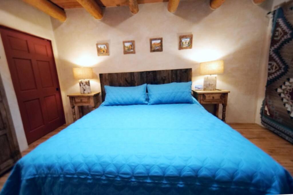 Magical Santa Fe Stay, Minutes From Town Square, Sleeps 4, Includes Free Parking And Outdoor Hot Tub! Exterior foto