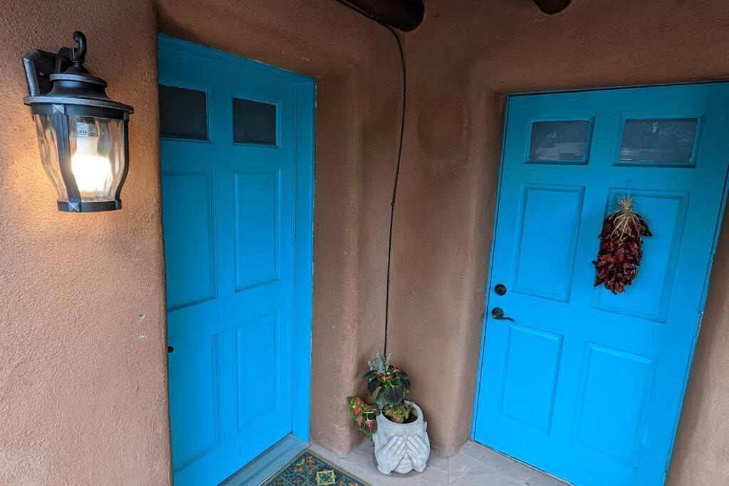 Magical Santa Fe Stay, Minutes From Town Square, Sleeps 4, Includes Free Parking And Outdoor Hot Tub! Exterior foto